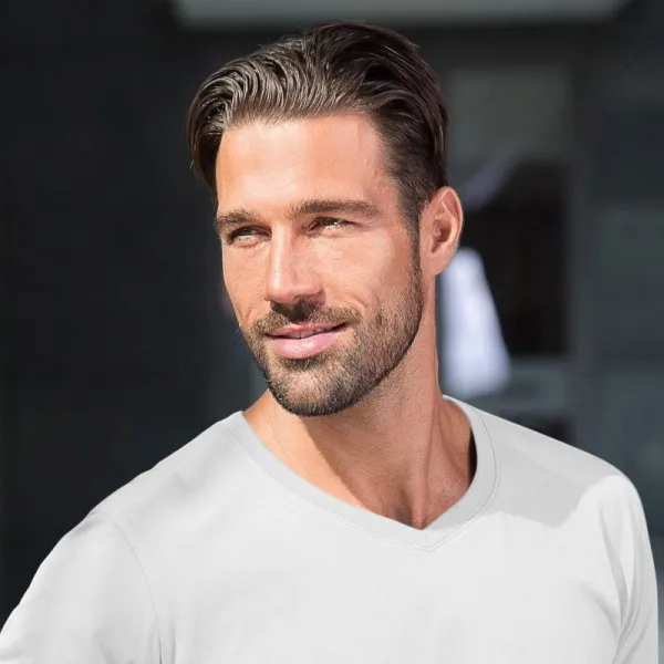 Moška oprijeta majica - V-izrez