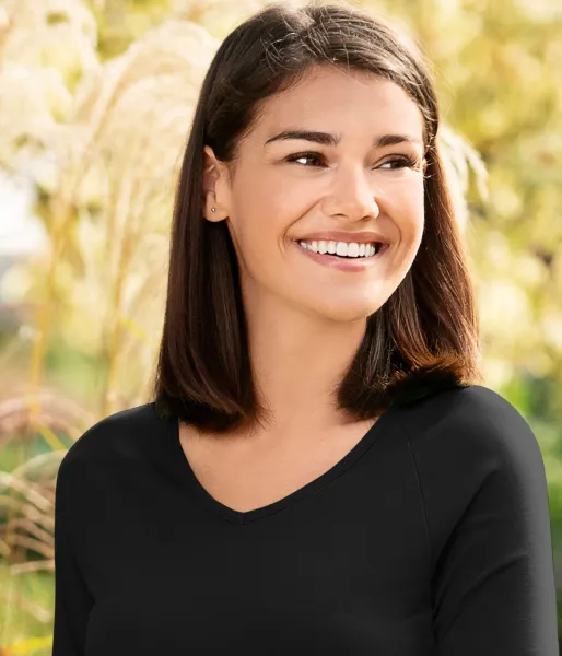 Ženska prilegajoča majica z izrezom V - Globok V-izrez