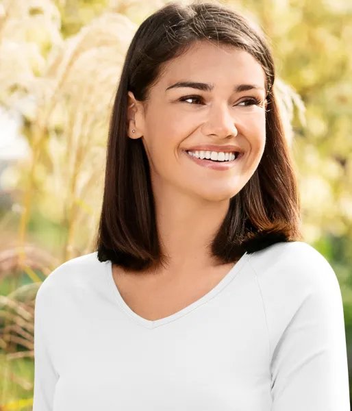 Ženska prilegajoča majica z izrezom V - Globok V-izrez