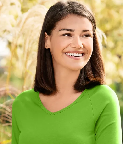 Ženska prilegajoča majica z izrezom V - Globok V-izrez