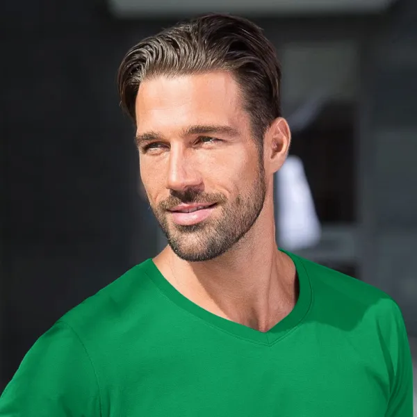 Moška oprijeta majica - V-izrez